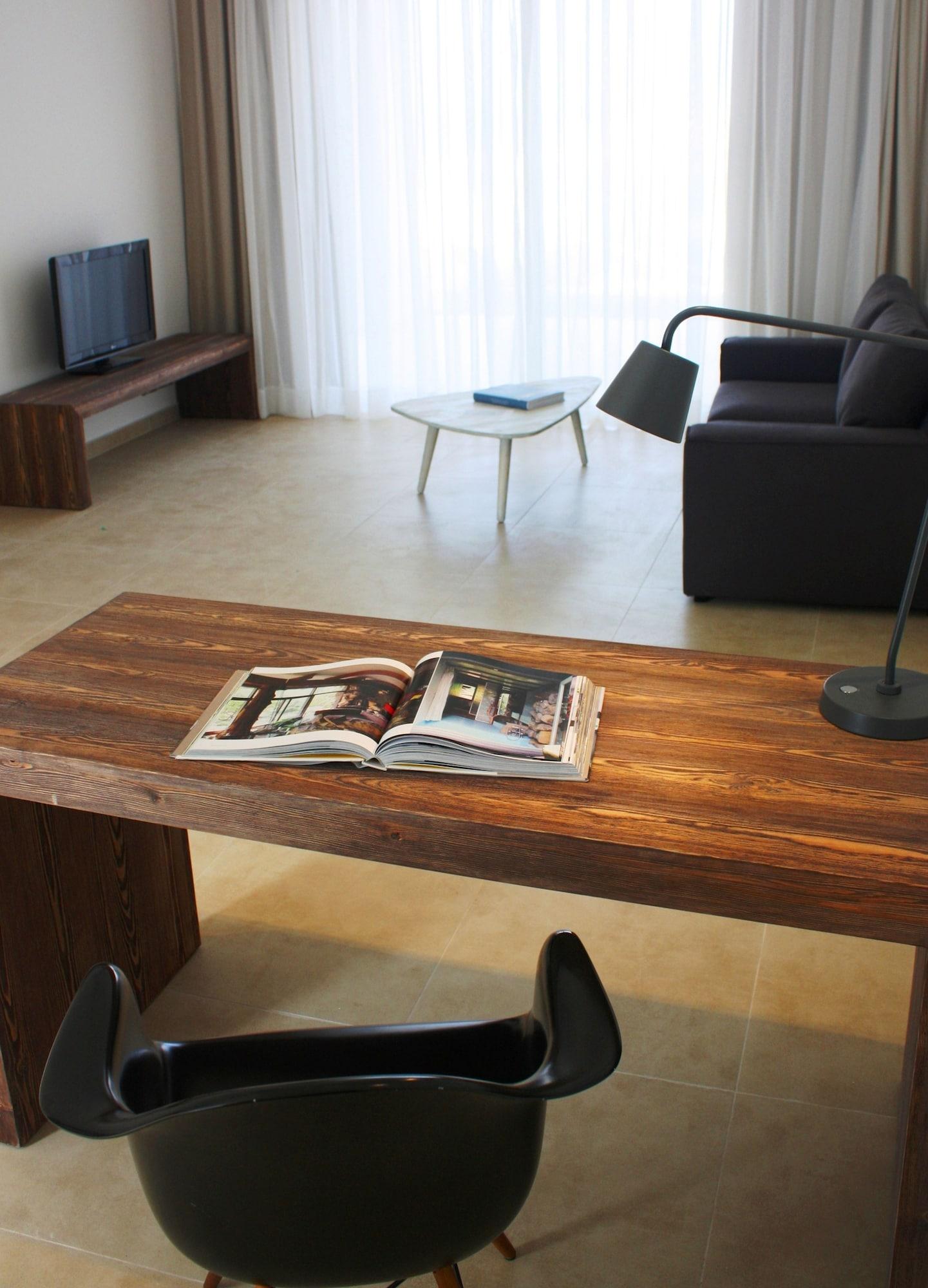 Amphora Hotel & Suites Paphos Exterior photo