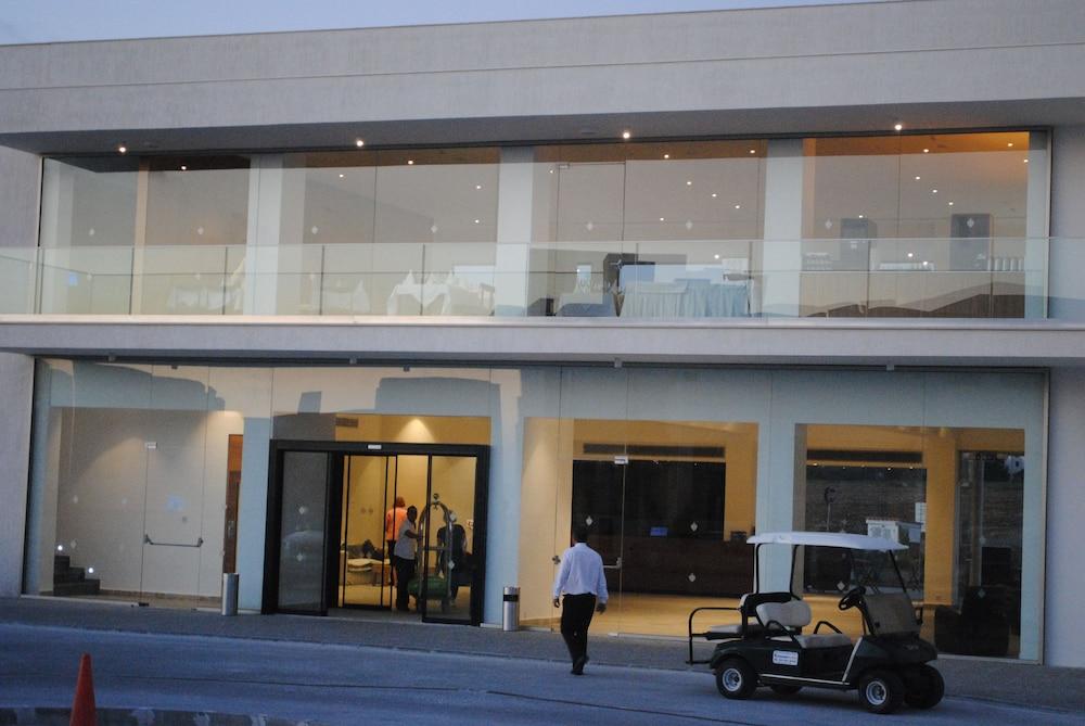 Amphora Hotel & Suites Paphos Exterior photo
